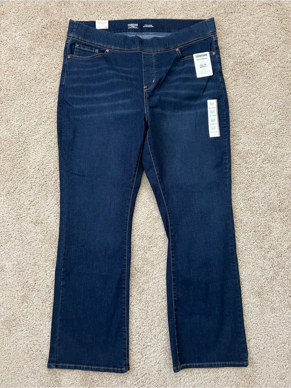 NWT Signature Levi’s Totally Shaping Pull On Bootcut Denim Jeans Size 18 Short
